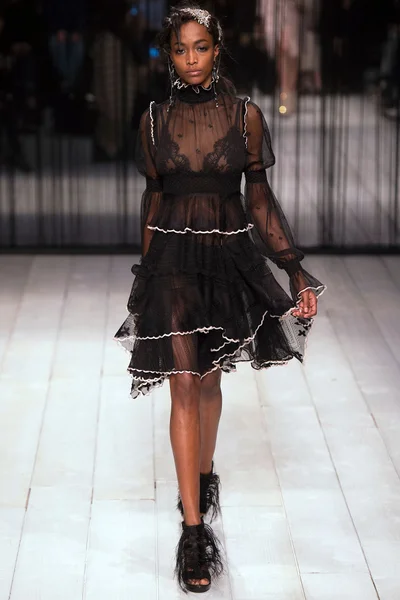 Look 11